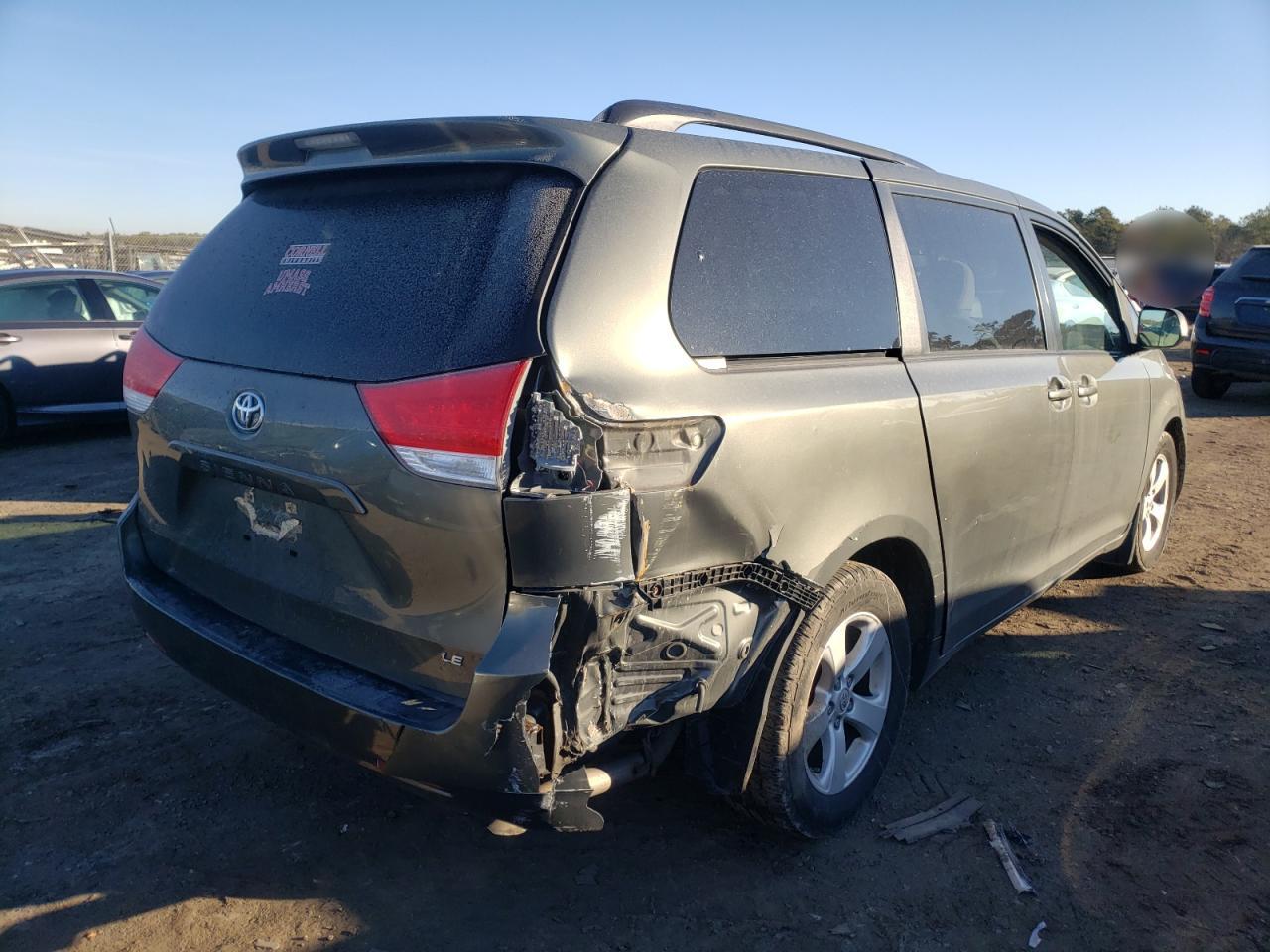 Photo 4 from auction – 2012 TOYOTA SIENNA LE with VIN 5TDKK3DCXCS254745