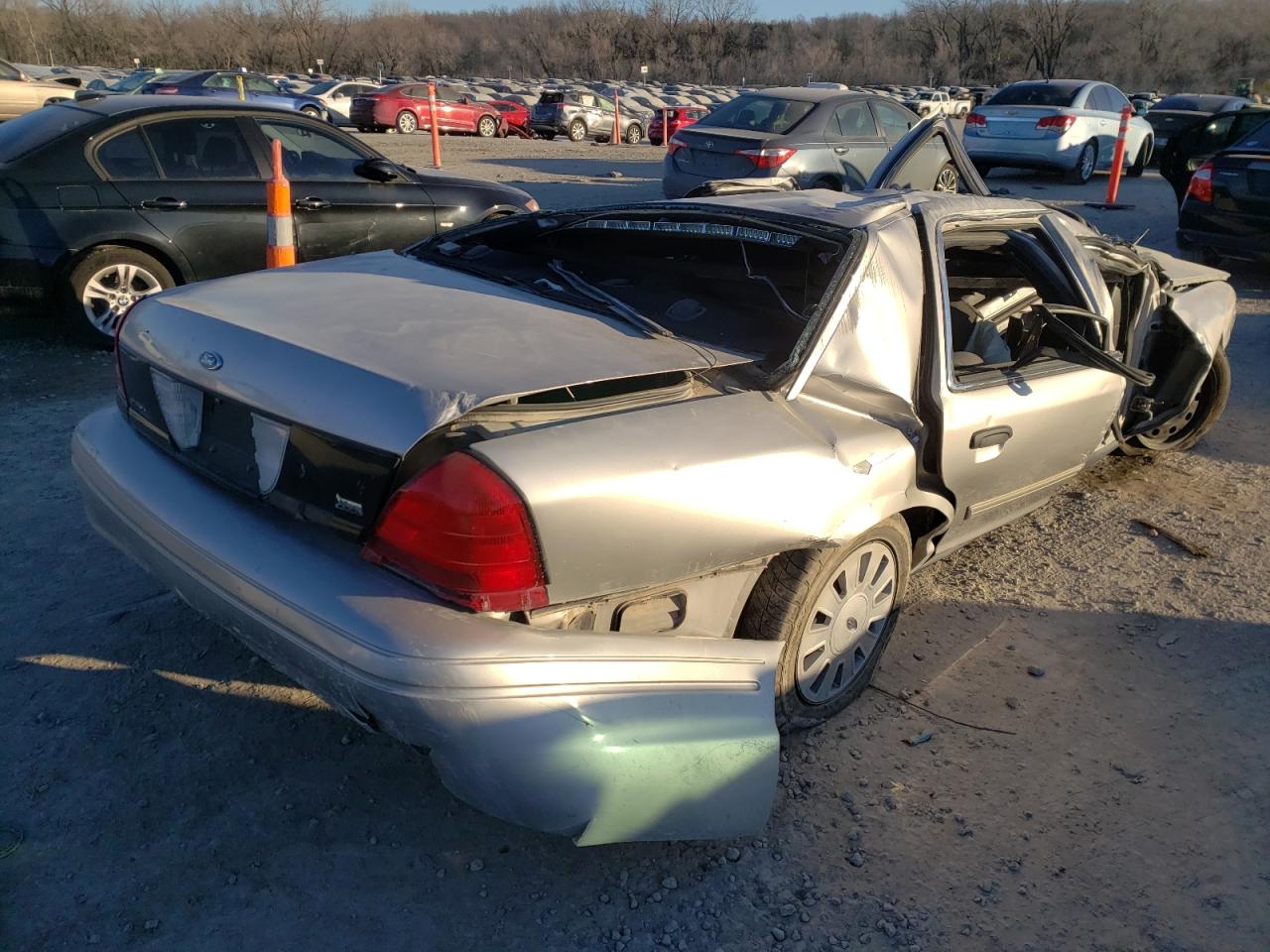 Photo 4 from auction – 2009 FORD CROWN VICT with VIN 2FAHP71VX9X134665
