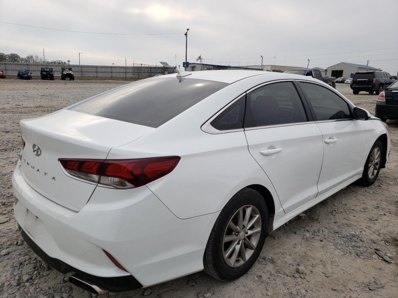 Photo 4 from auction – 2018 HYUNDAI SONATA with VIN 5NPE24AF9JH726079