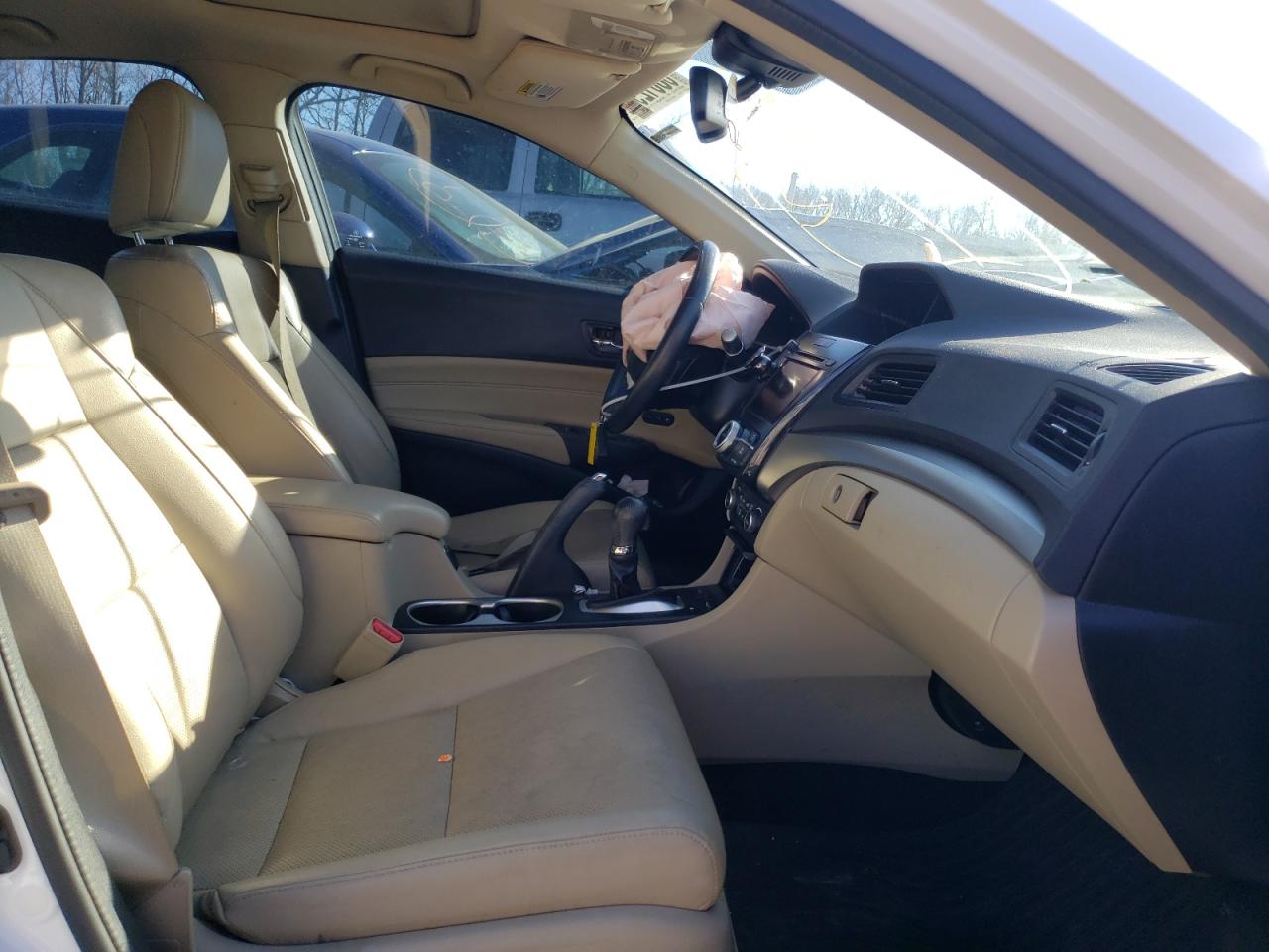 Photo 5 from auction – 2016 ACURA ILX PREMIU with VIN 19UDE2F71GA014191
