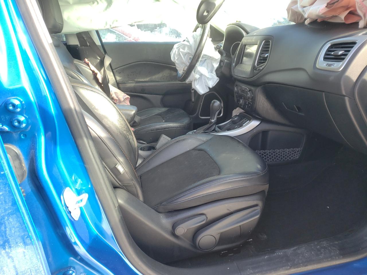 Photo 5 from auction – 2018 JEEP COMPASS LA with VIN 3C4NJDBB8JT116883