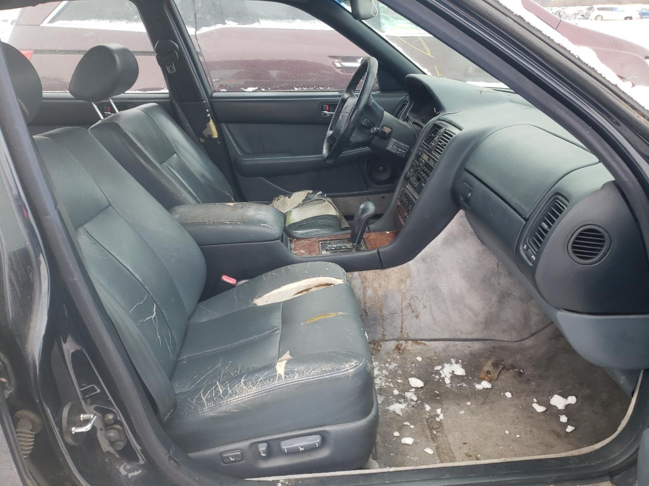 Photo 5 from auction – 1993 LEXUS LS 400 with VIN JT8UF11E5P0171044