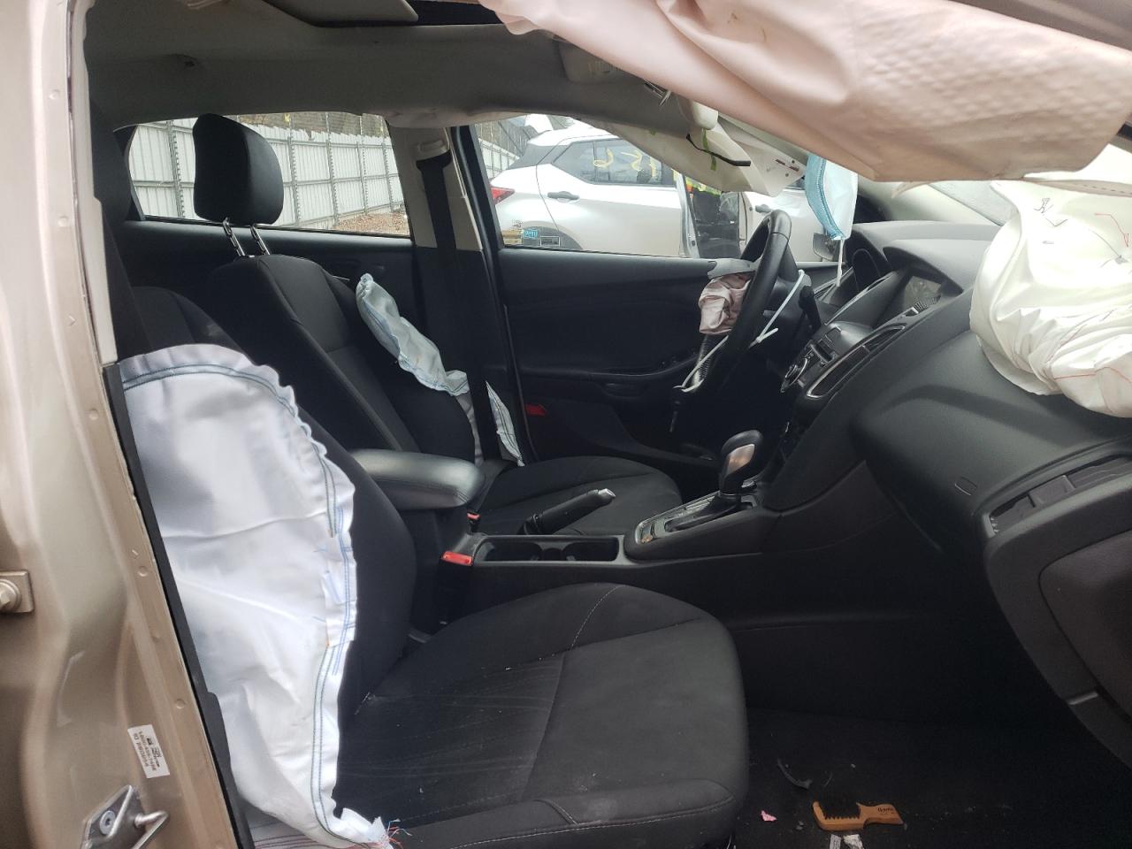 Photo 5 from auction – 2017 FORD FOCUS SEL with VIN 1FADP3H20HL241030