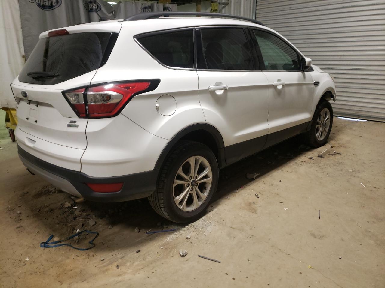 Photo 4 from auction – 2018 FORD ESCAPE SE with VIN 1FMCU0GD5JUA11382
