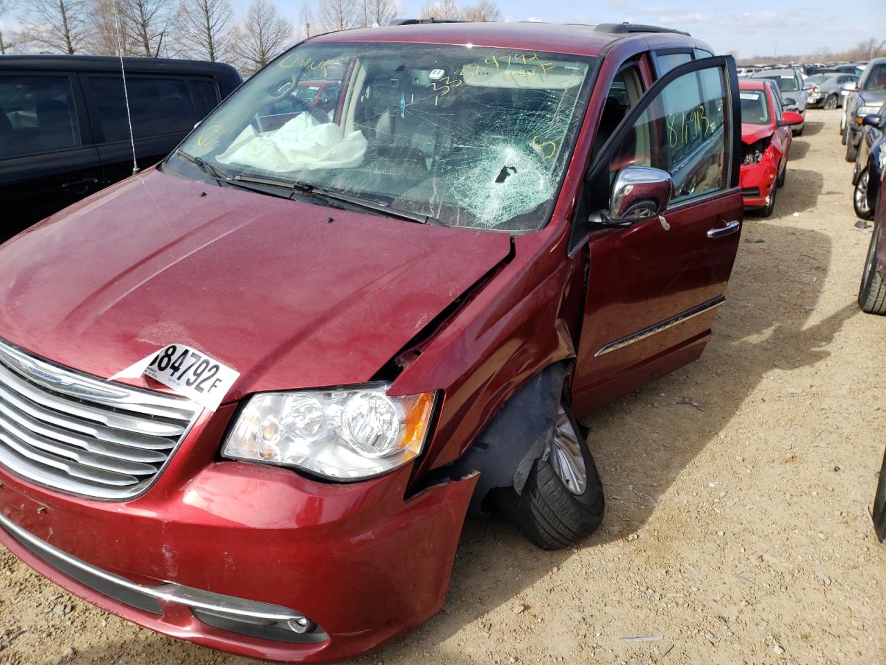 Photo 9 from auction – 2015 CHRYSLER TOWN & COU with VIN 2C4RC1CG1FR547144