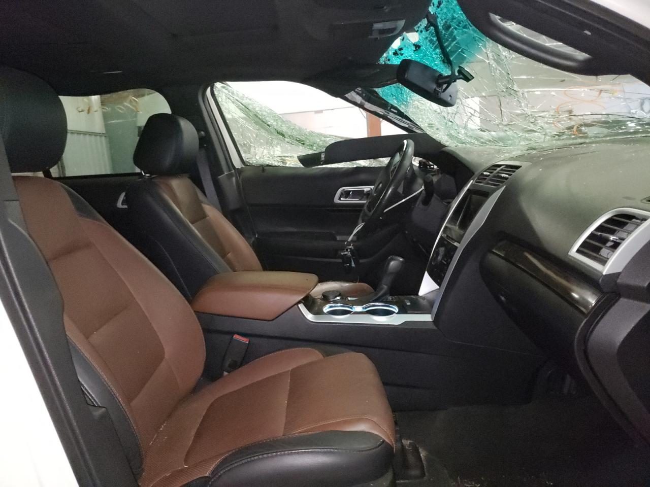 Photo 5 from auction – 2015 FORD EXPLORER L with VIN 1FM5K8F86FGB15337