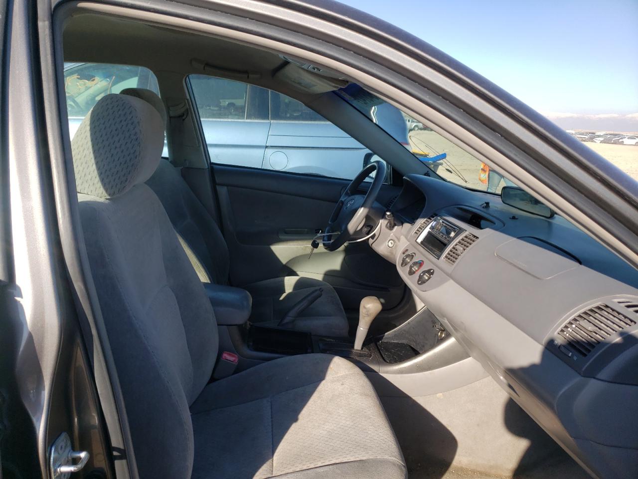 Photo 5 from auction – 2004 TOYOTA CAMRY LE with VIN 4T1BE32K34U858082