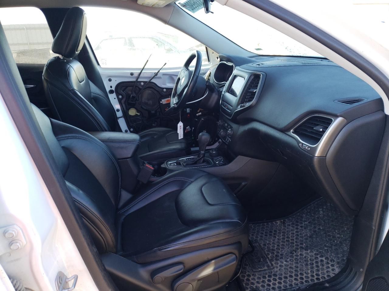Photo 5 from auction – 2019 JEEP CHEROKEE L with VIN 1C4PJMLB4KD457521