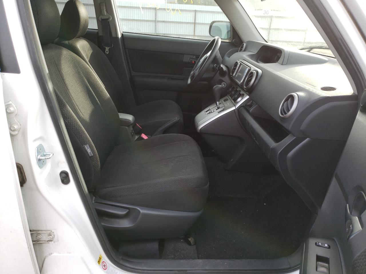 Photo 5 from auction – 2008 TOYOTA SCION XB with VIN JTLKE50EX81047968