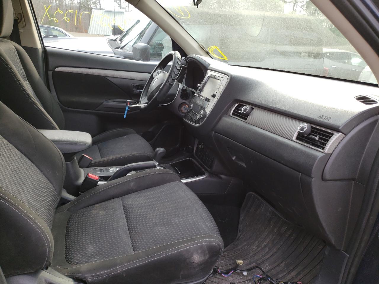 Photo 5 from auction – 2018 MITSUBISHI OUTLANDER with VIN JA4AZ2A34JZ004381