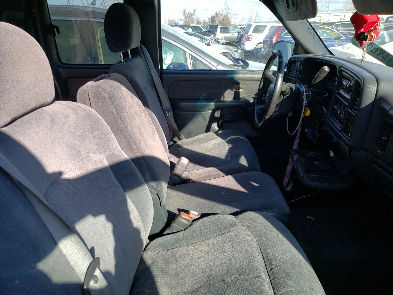 Photo 5 from auction – 2000 CHEVROLET SILVERADO with VIN 1GCEK19T7YE417200