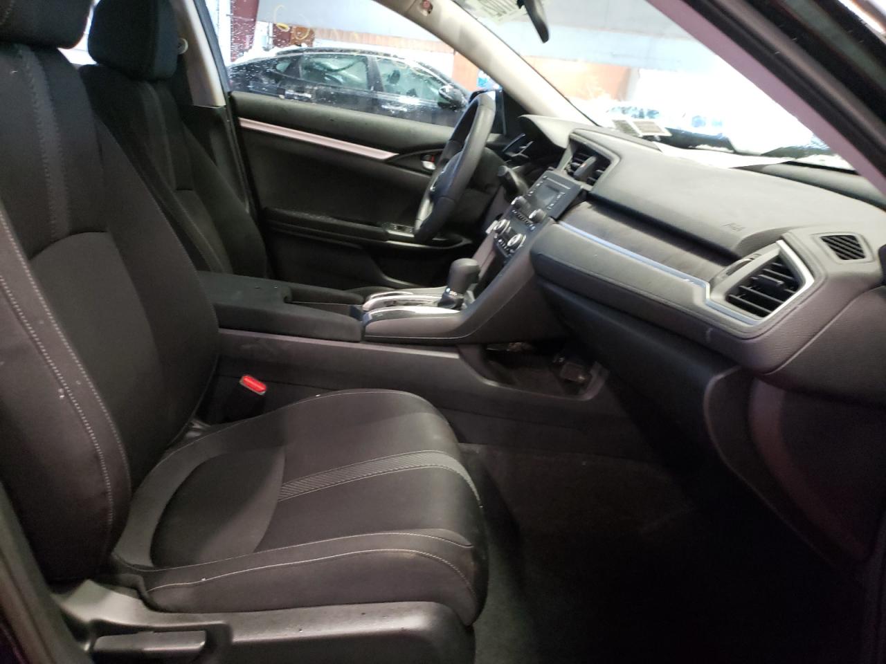 Photo 5 from auction – 2017 HONDA CIVIC LX with VIN 19XFC2F52HE222588