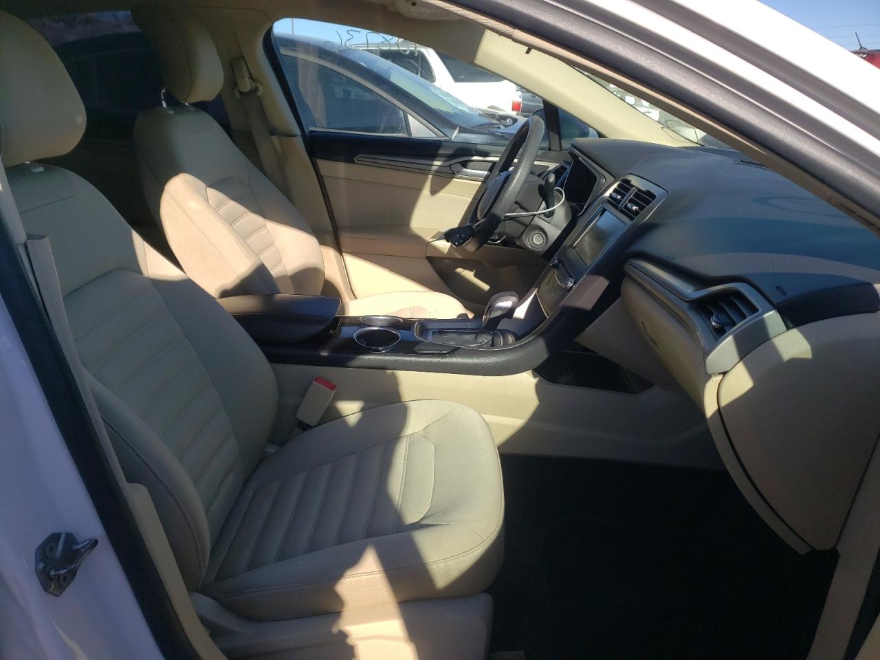 Photo 5 from auction – 2013 FORD FUSION SE with VIN 3FA6P0HR5DR350938