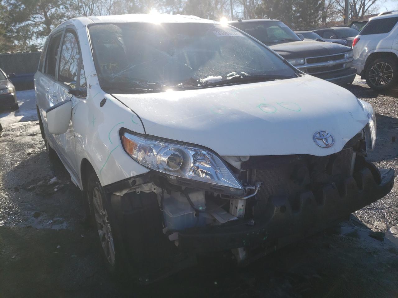 Photo 1 from auction – 2014 TOYOTA SIENNA LE with VIN 5TDJK3DC1ES077968