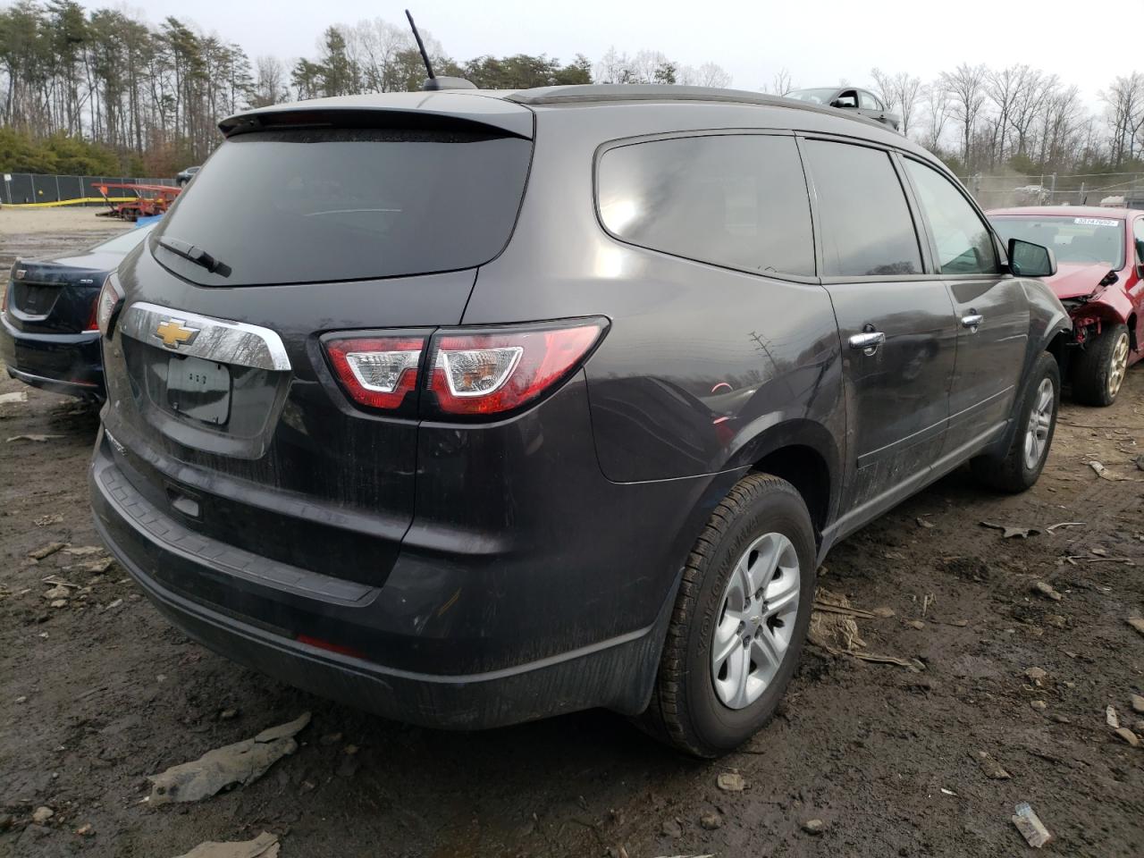 Photo 4 from auction – 2017 CHEVROLET TRAVERSE L with VIN 1GNKRFED9HJ330486