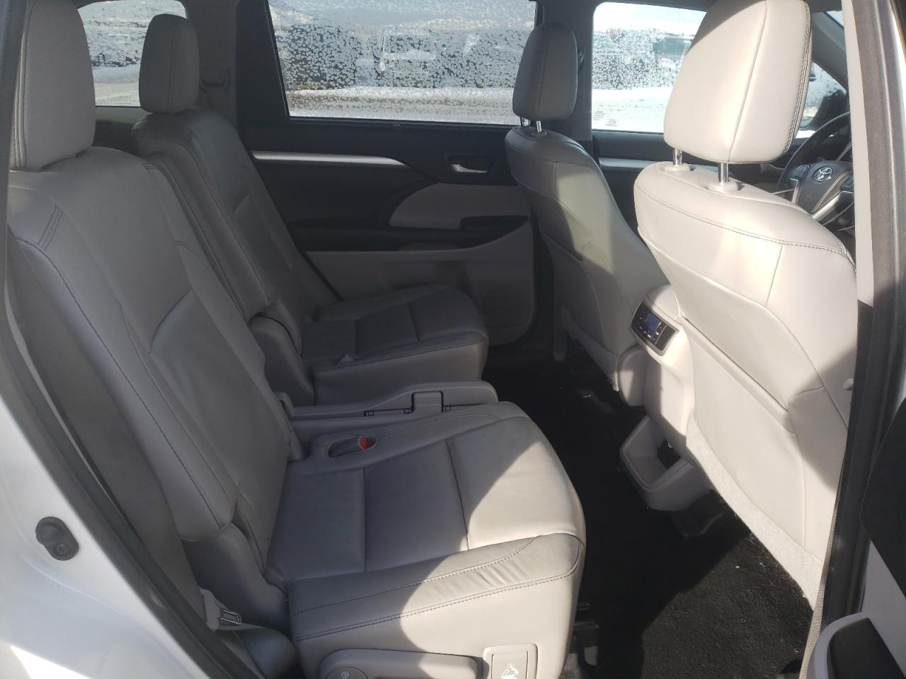 Photo 6 from auction – 2014 TOYOTA HIGHLANDER with VIN 5TDJKRFH5ES066824