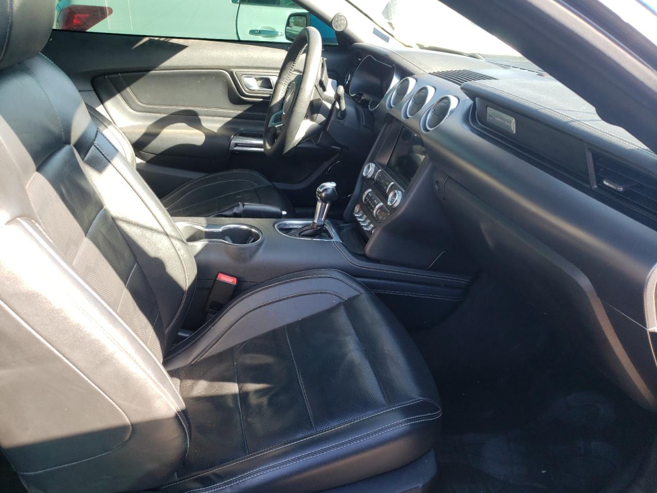 Photo 19 from auction – 2018 FORD MUSTANG with VIN 1FATP8UH3J5157247
