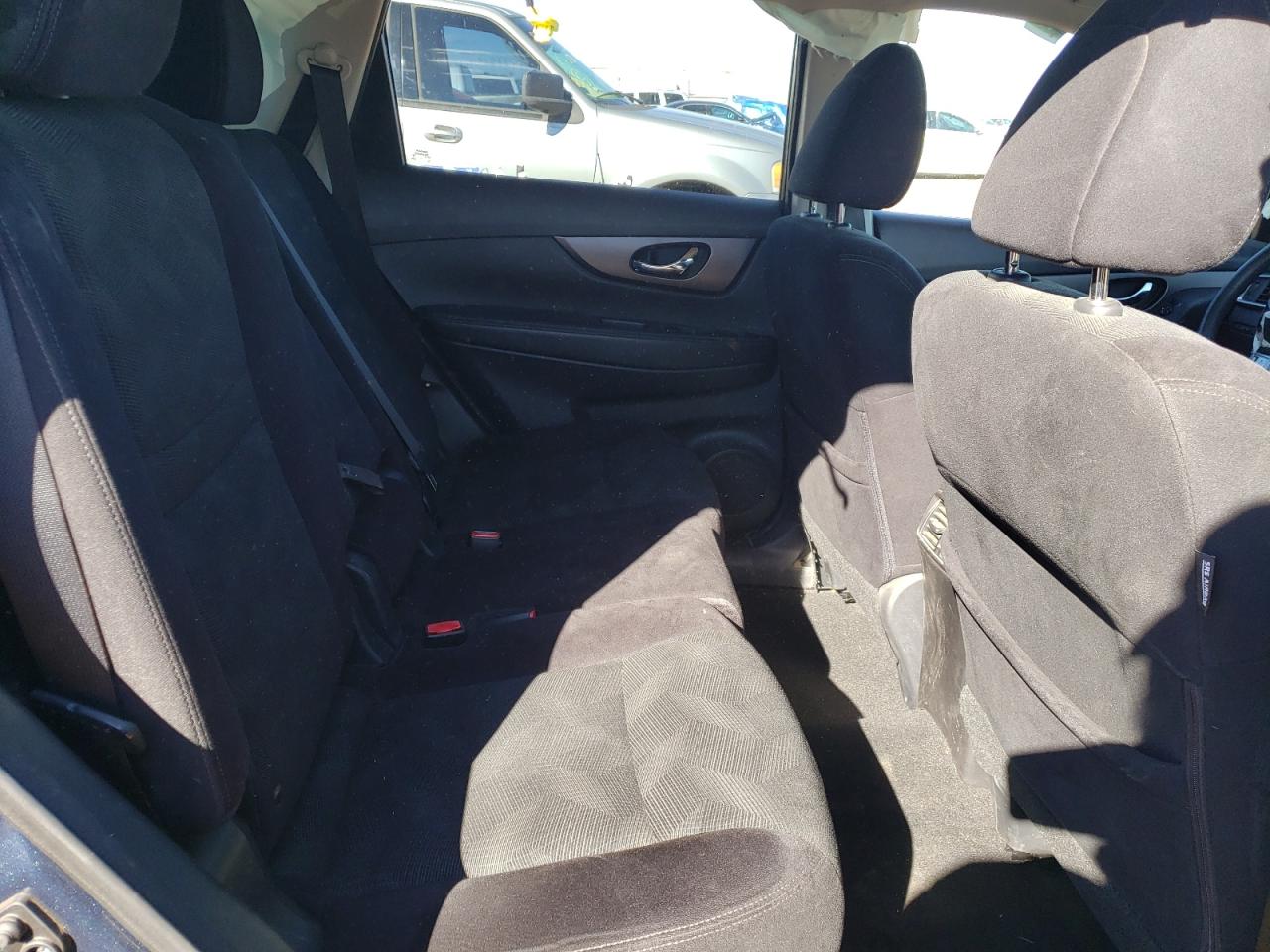Photo 6 from auction – 2015 NISSAN ROGUE S with VIN 5N1AT2MV3FC766109