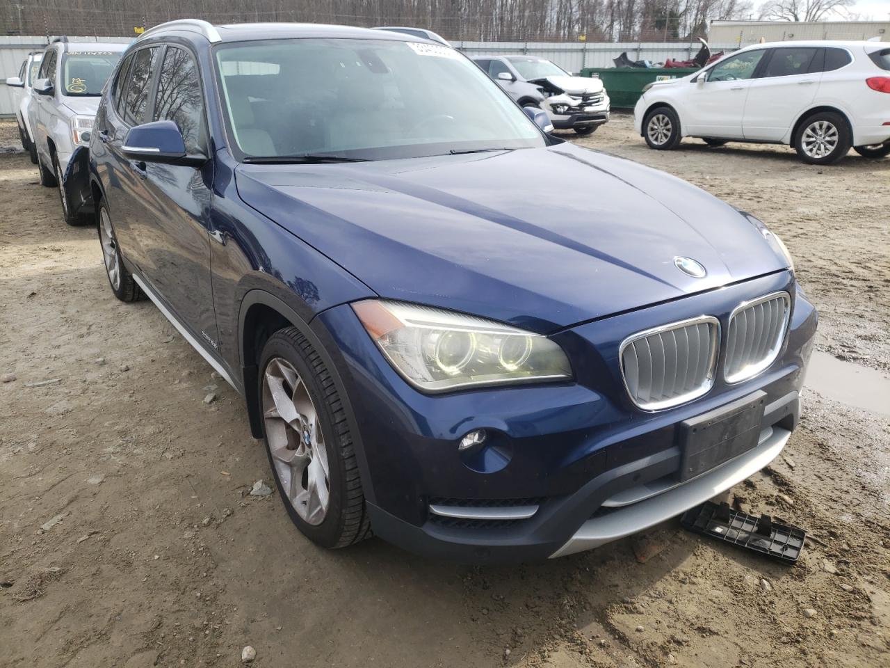 BMW X1 2013 مع رقم تعريف المركبة WBAVL1C53DVR91422 - صورة من المزاد