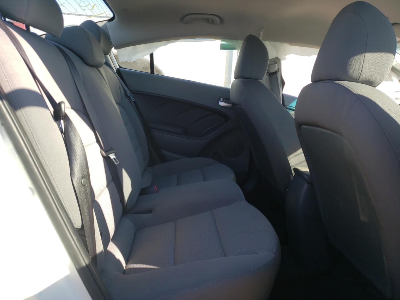 Photo 6 from auction – 2017 KIA FORTE LX with VIN 3KPFK4A79HE104593