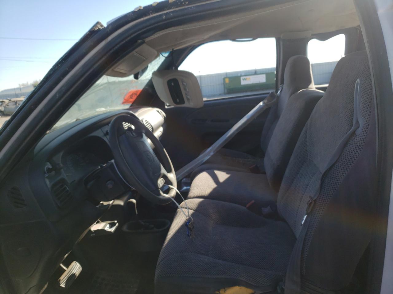 Photo 5 from auction – 1998 DODGE RAM 2500 with VIN 1B7KF23W7WJ240975