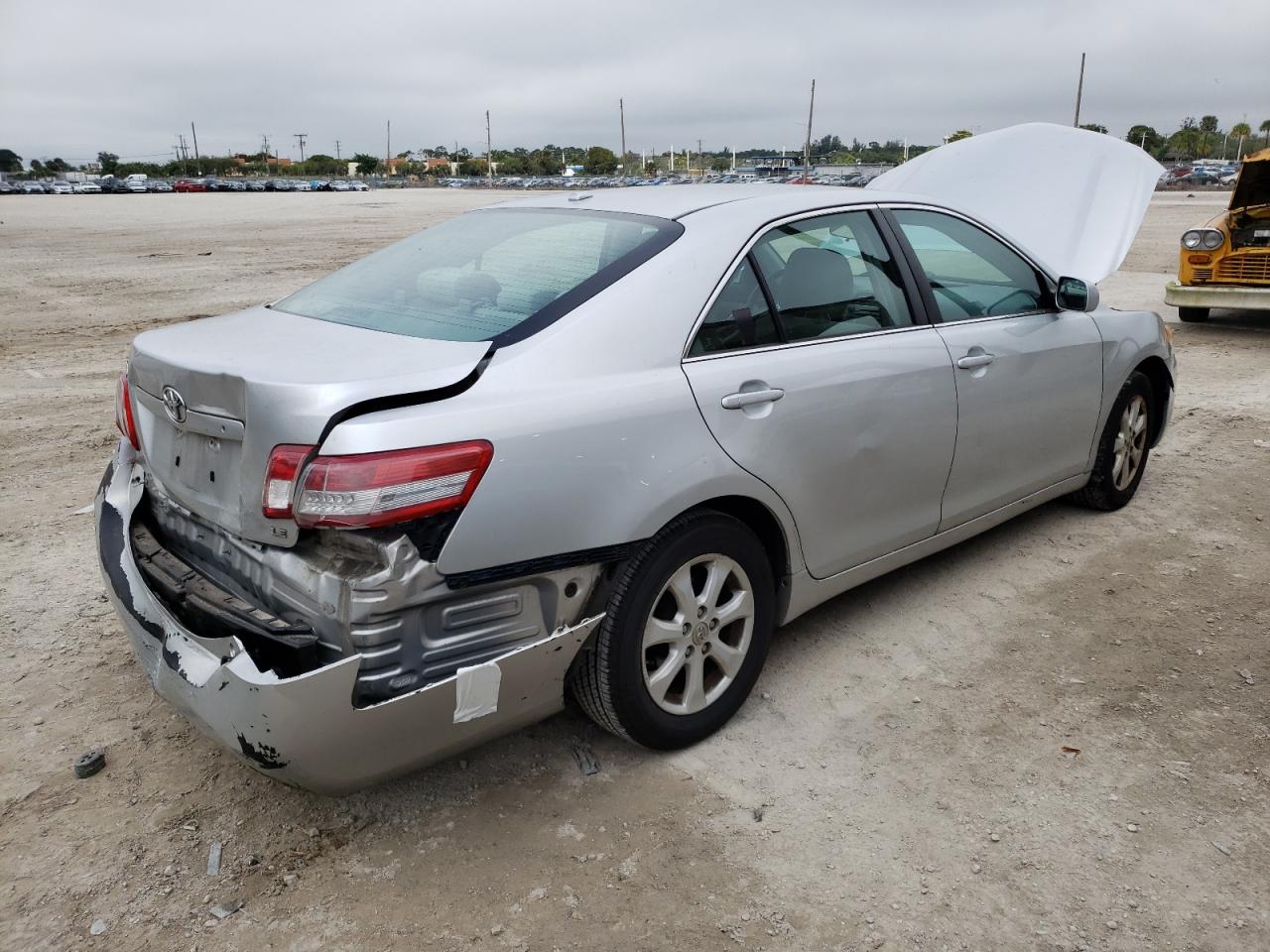 Photo 4 from auction – 2011 TOYOTA CAMRY with VIN 4T1BF3EK9BU665571