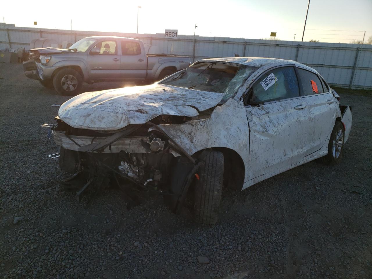Photo 2 from auction – 2015 CHRYSLER 200 LIMITE with VIN 1C3CCCAB0FN591307