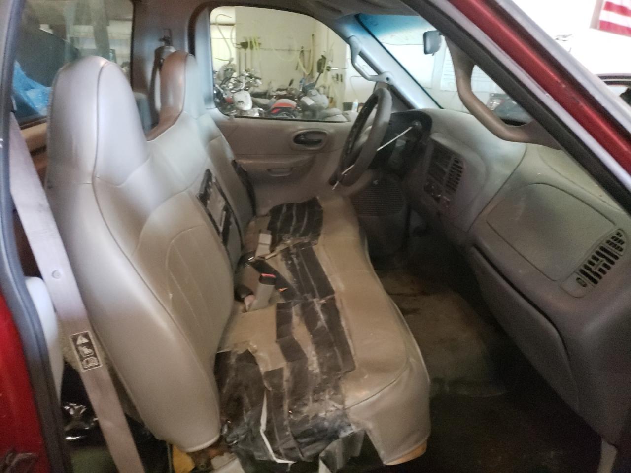 Photo 5 from auction – 2000 FORD F150 with VIN 2FTRF17W2YCA72408