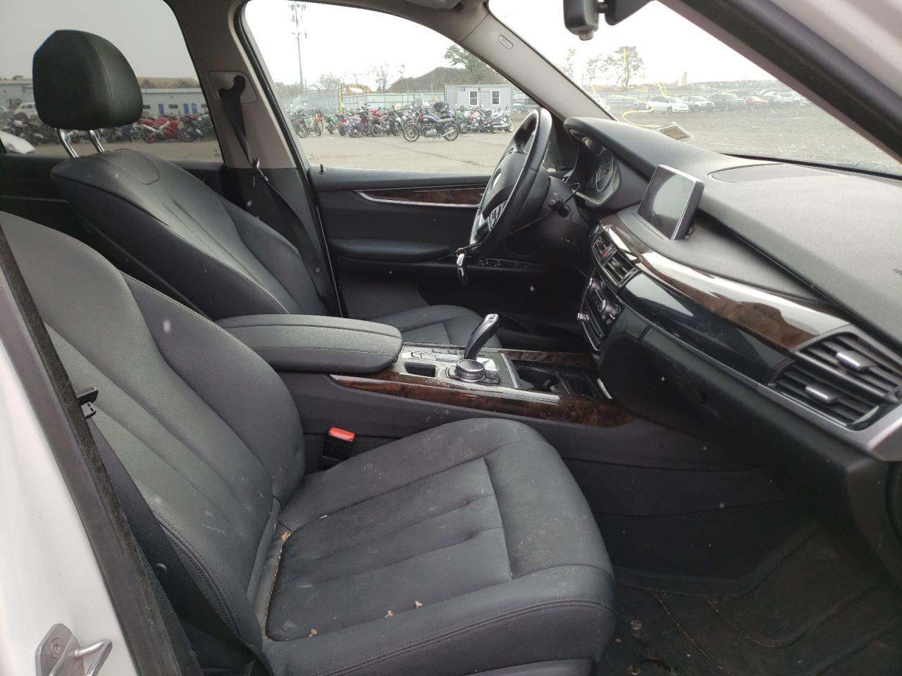 Photo 5 from auction – 2016 BMW X5 XDRIVE3 with VIN 5UXKR0C52G0P25324