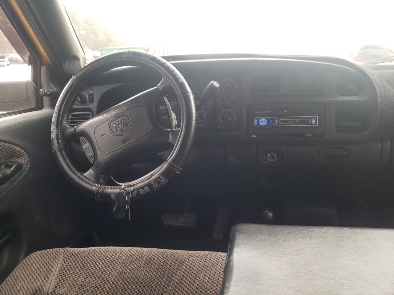 Photo 9 from auction – 2000 DODGE RAM 1500 with VIN 1B7HF13Z2YJ153051