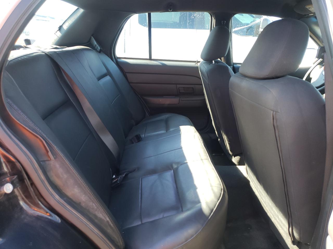 Photo 6 from auction – 2010 FORD CROWN VICT with VIN 2FABP7BV4AX111696