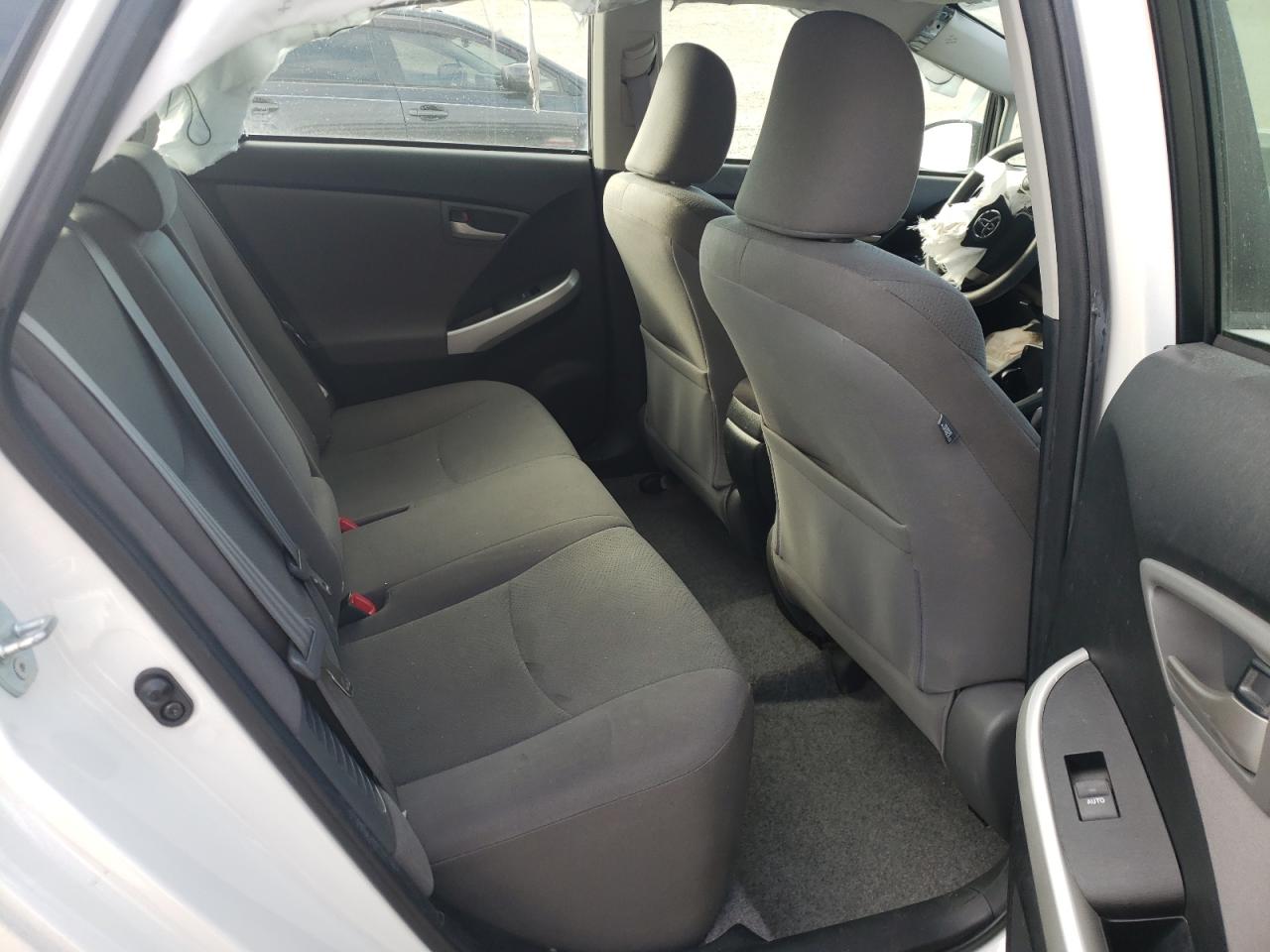 Photo 6 from auction – 2013 TOYOTA PRIUS with VIN JTDKN3DU2D0353306
