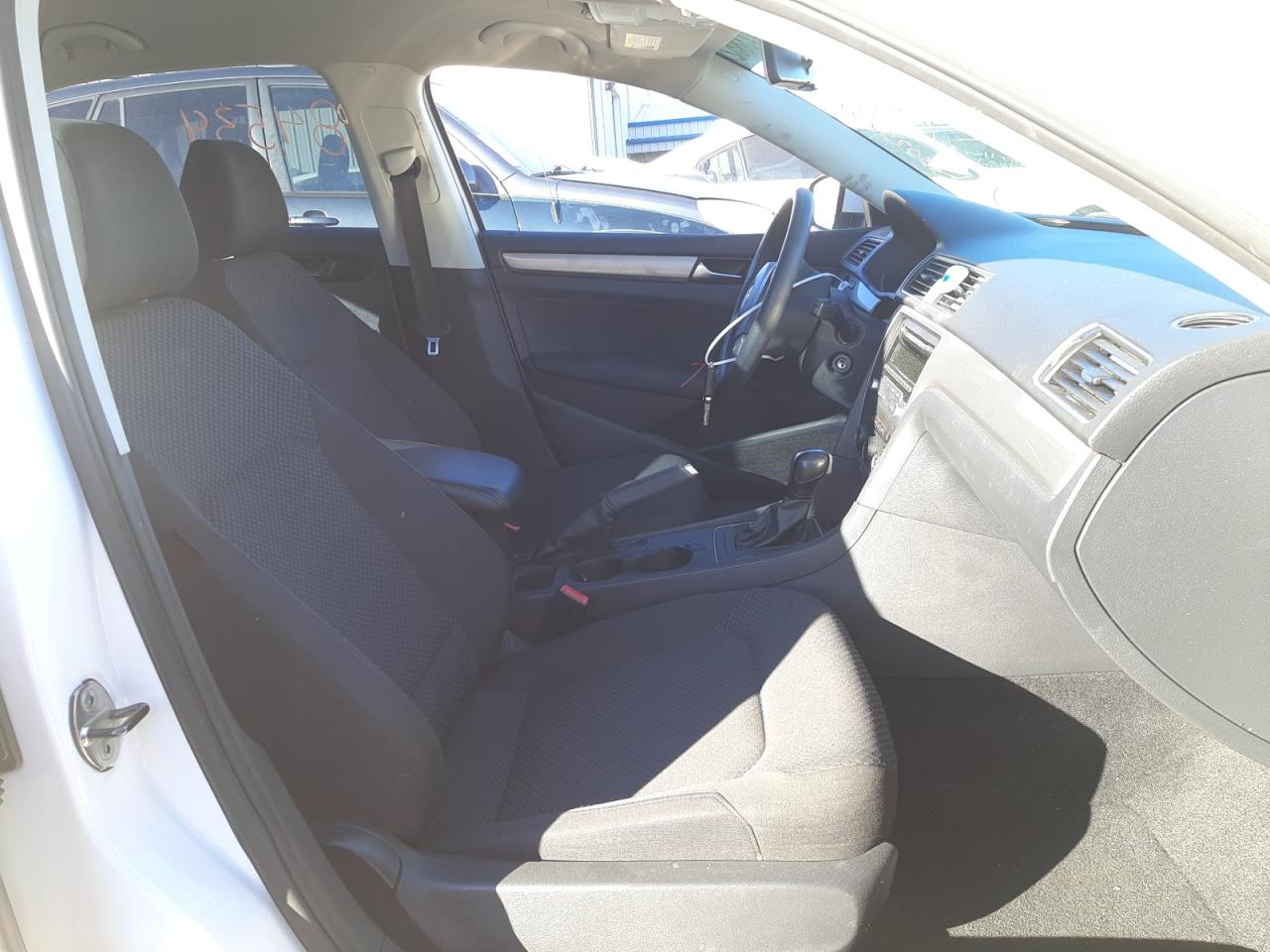 Photo 5 from auction – 2013 VOLKSWAGEN PASSAT S with VIN 1VWAP7A37DC103418