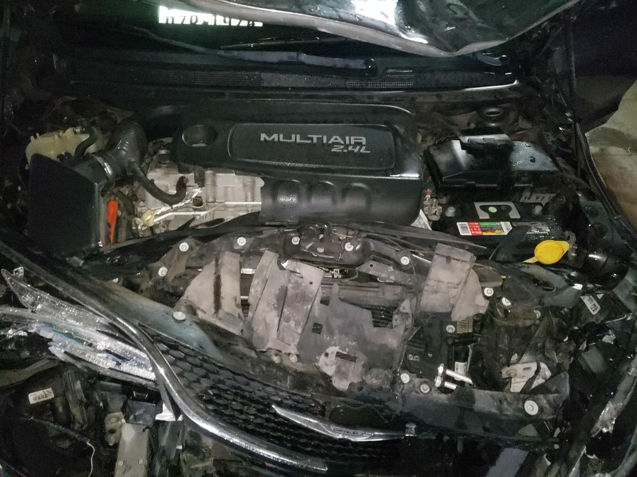Photo 7 from auction – 2015 CHRYSLER 200 LIMITE with VIN 1C3CCCAB0FN695778