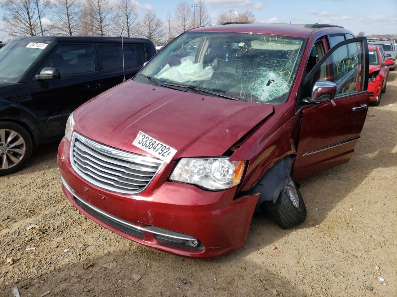 Photo 2 from auction – 2015 CHRYSLER TOWN & COU with VIN 2C4RC1CG1FR547144