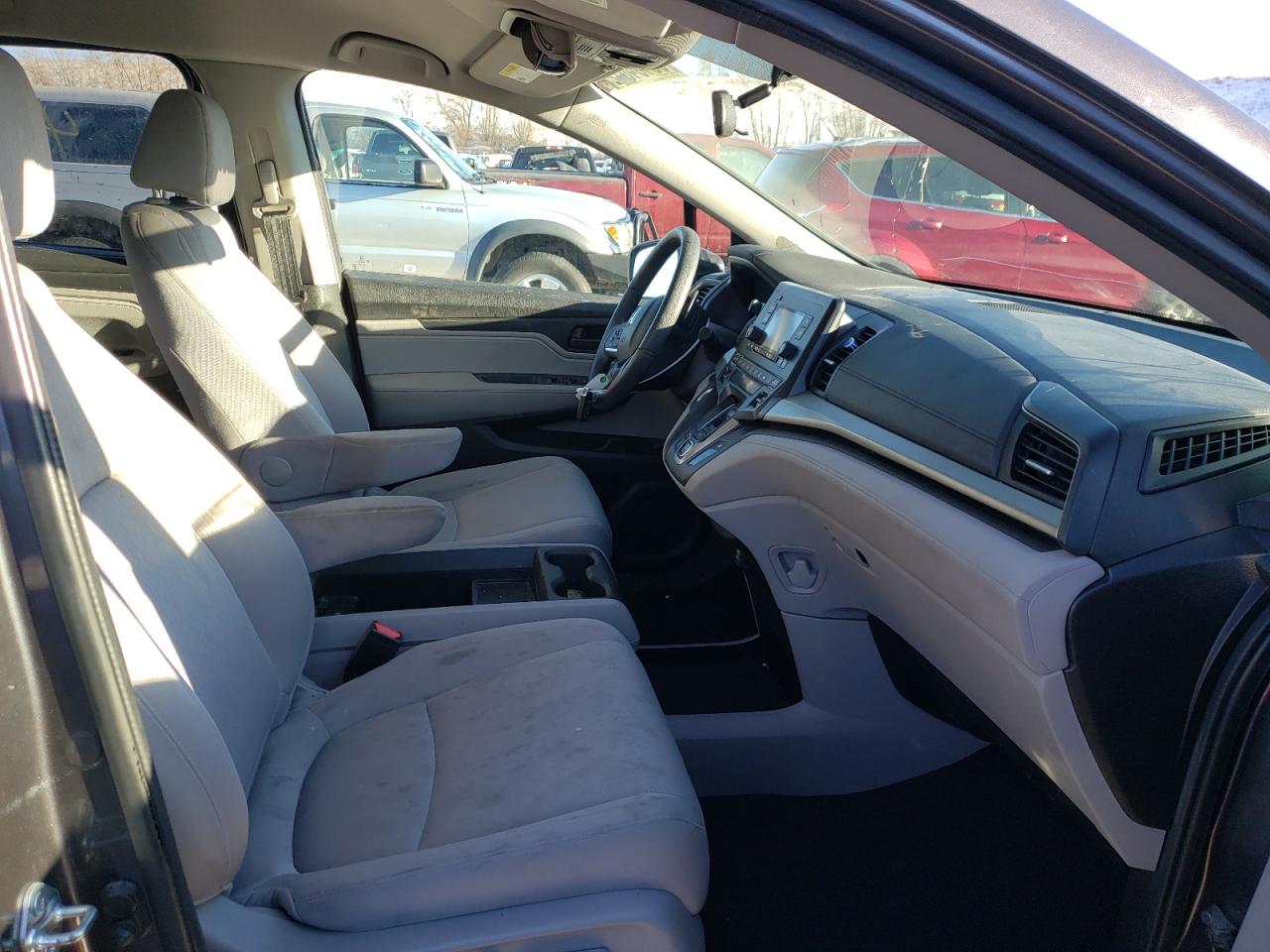 Photo 5 from auction – 2018 HONDA ODYSSEY LX with VIN 5FNRL6H22JB016985