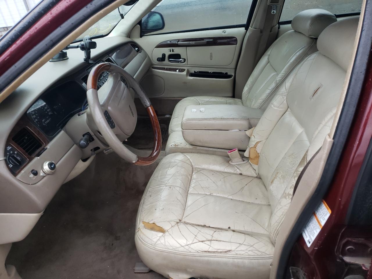 Photo 5 from auction – 2000 LINCOLN TOWN CAR C with VIN 1LNHM83W2YY809594