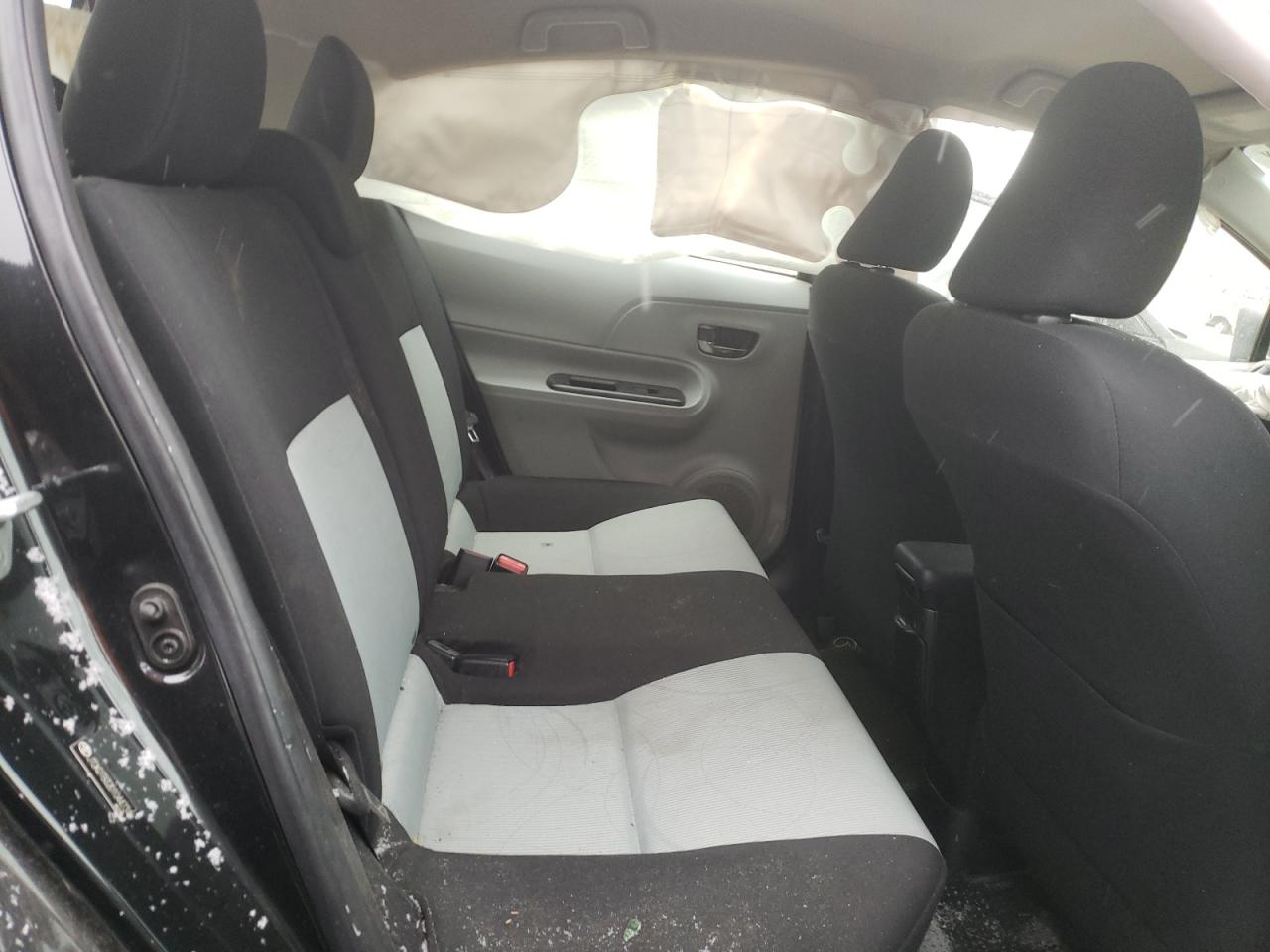 Photo 6 from auction – 2013 TOYOTA PRIUS C with VIN JTDKDTB32D1044734