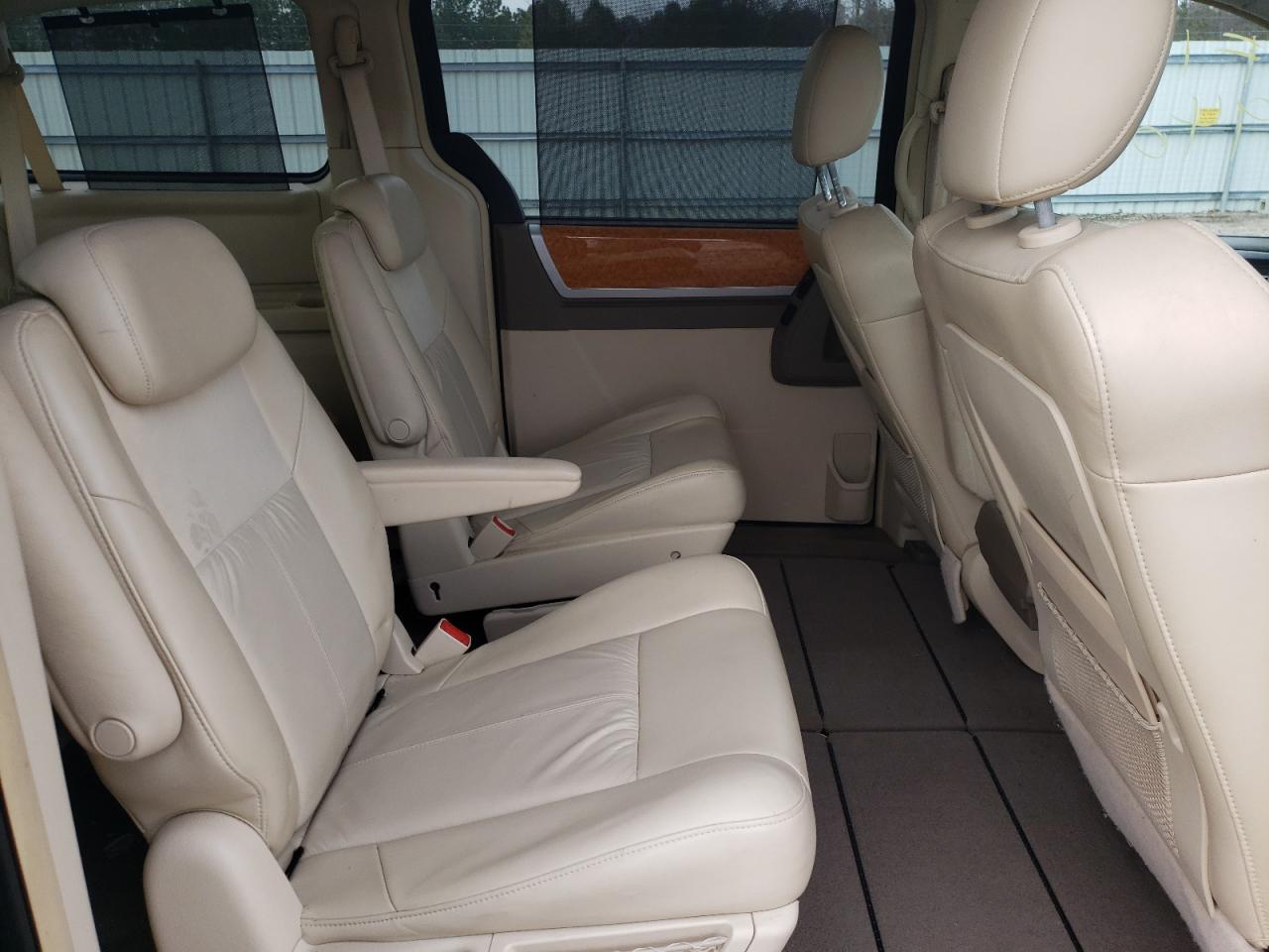 Photo 6 from auction – 2008 CHRYSLER TOWN & COU with VIN 2A8HR64X38R735858