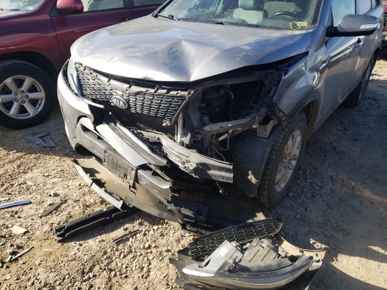 Photo 9 from auction – 2015 KIA SORENTO LX with VIN 5XYKTDA61FG562549