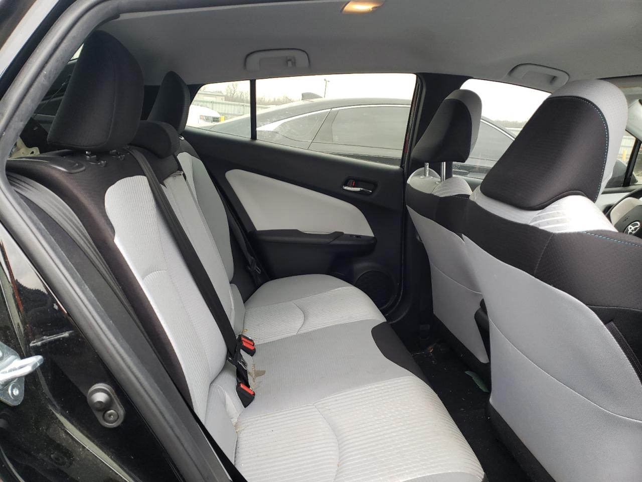 Photo 6 from auction – 2018 TOYOTA PRIUS with VIN JTDKBRFU0J3596387