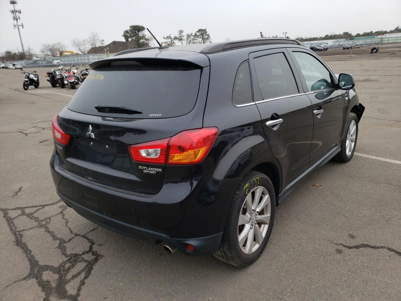Photo 4 from auction – 2013 MITSUBISHI OUTLANDER with VIN 4A4AR4AUXDE006327