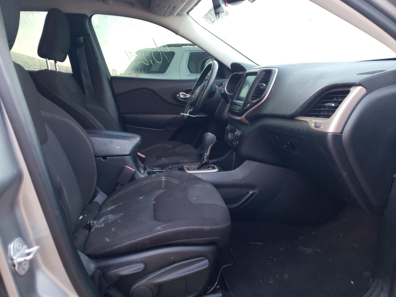 Photo 5 from auction – 2016 JEEP CHEROKEE L with VIN 1C4PJLCB5GW159680