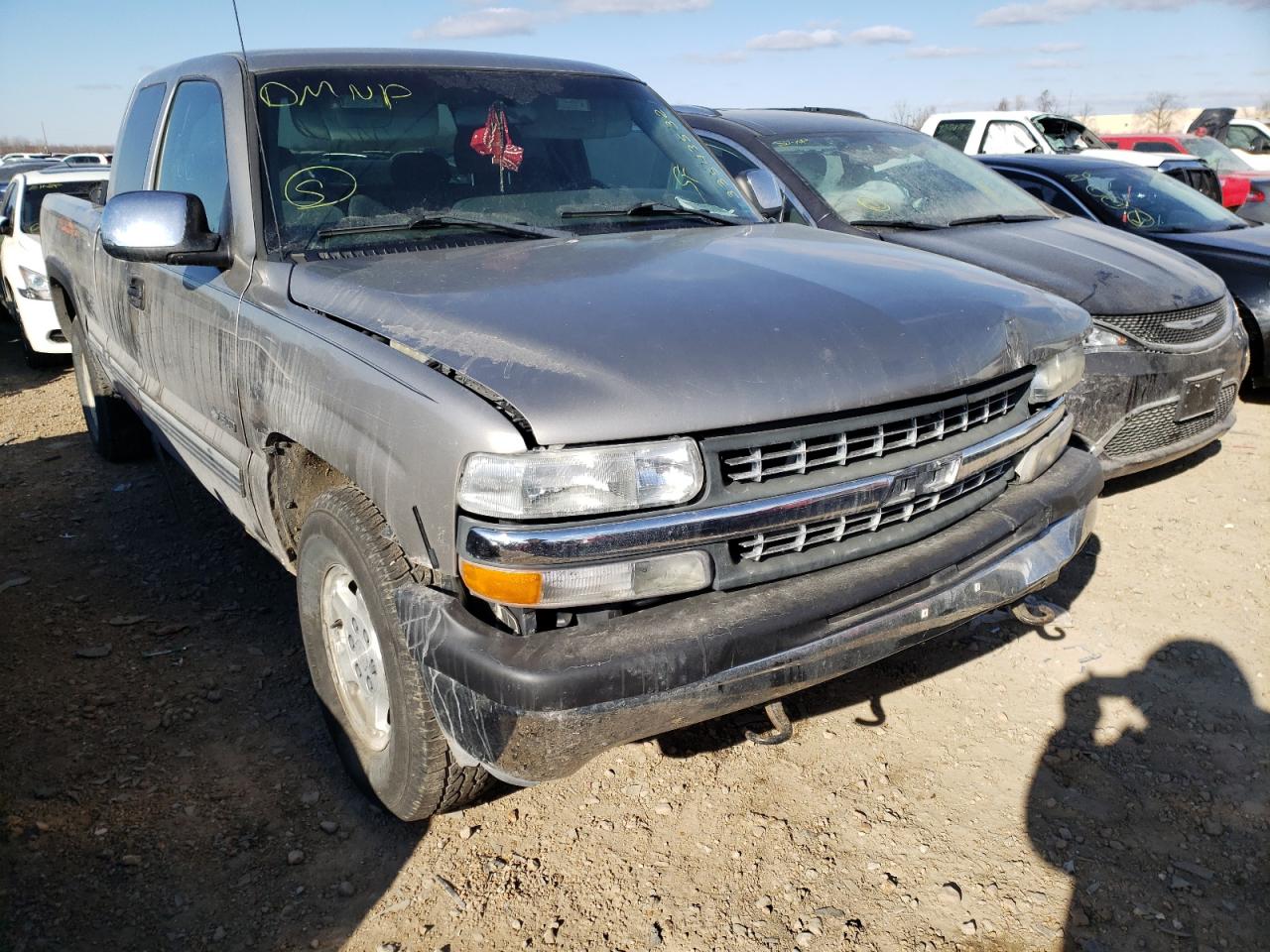 CHEVROLET SILVERADO 2000 with VIN 1GCEK19T7YE417200 - Photo from auction