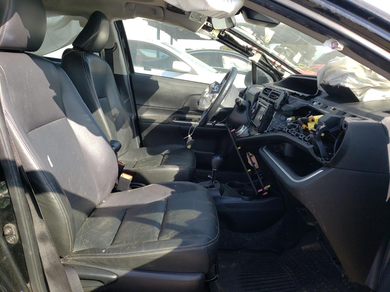 Photo 5 from auction – 2017 TOYOTA PRIUS C with VIN JTDKDTB36H1592080