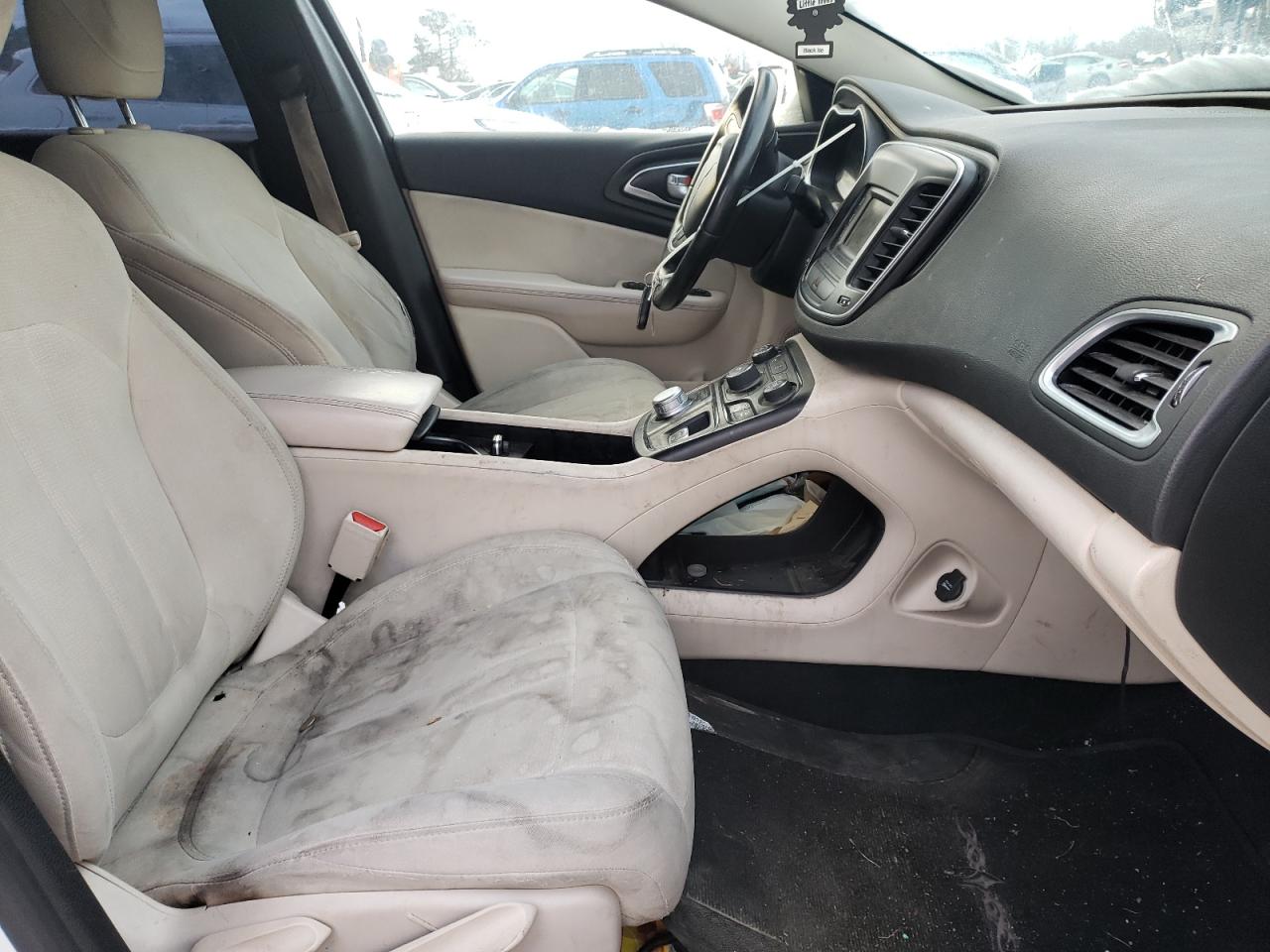 Photo 5 from auction – 2015 CHRYSLER 200 LIMITE with VIN 1C3CCCAB4FN734257