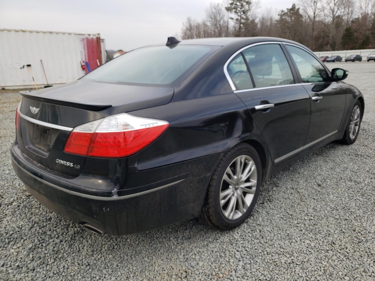 Photo 4 from auction – 2011 HYUNDAI GENESIS 4. with VIN KMHGC4DF1BU131327
