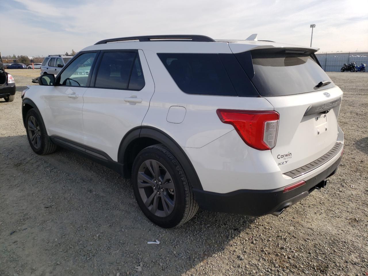 Photo 3 from auction – 2021 FORD EXPLORER X with VIN 1FMSK8DH9MGB02746