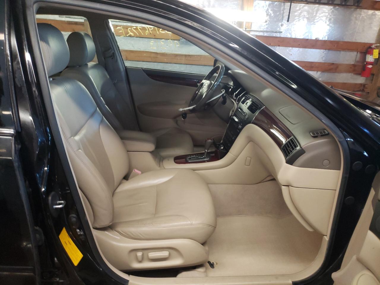 Photo 5 from auction – 2003 LEXUS ES 300 with VIN JTHBF30G030126643