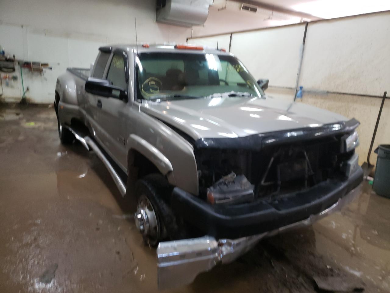 CHEVROLET SILVERADO 2003 with VIN 1GCJK391X3E168263 - Photo from auction